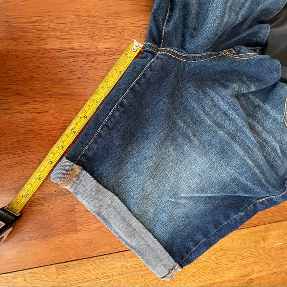 OLD NAVY Maternity Full Panel Denim Shorts (size 10Reg) - Picture 6 of 7